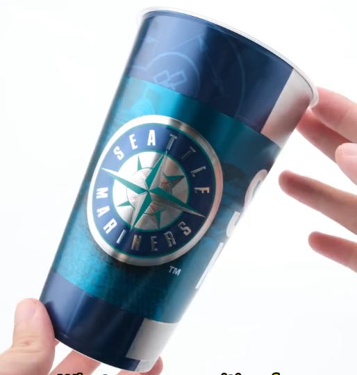 Holen Sie sich YZY-Etiketten mit geprägtem Textureffekt für Ihre Tassen